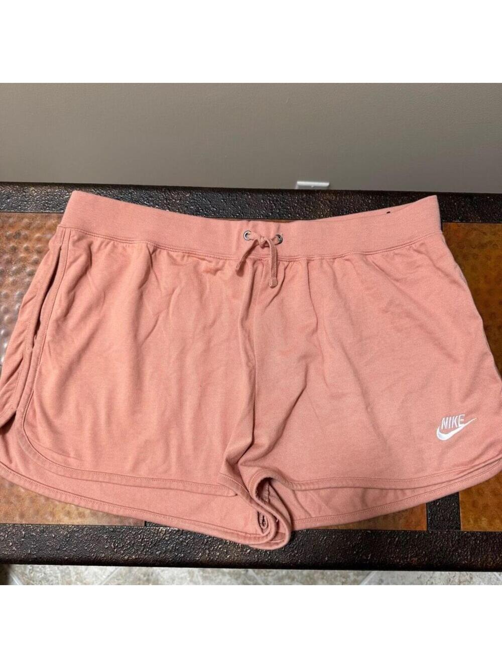 NWOT (XXL) Nike Soft Athletic Shorts w/ Pockets peach